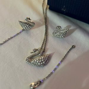 Swarovski pearl crystal necklace and earrings